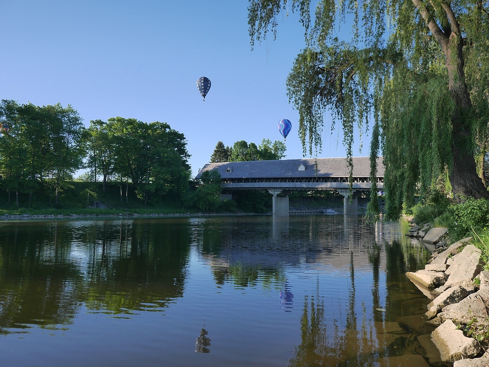 Aircraft balloons bridge