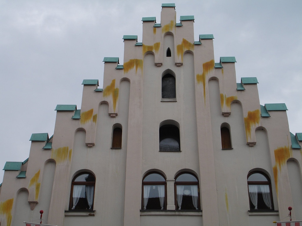 Pinnacle first facade