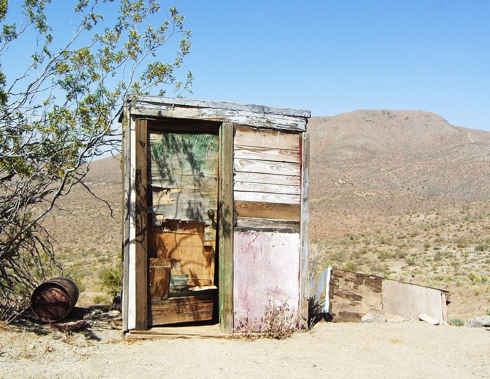 Disrepair bathroom toilet