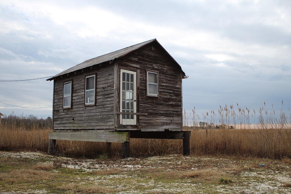 Building cabin countryside