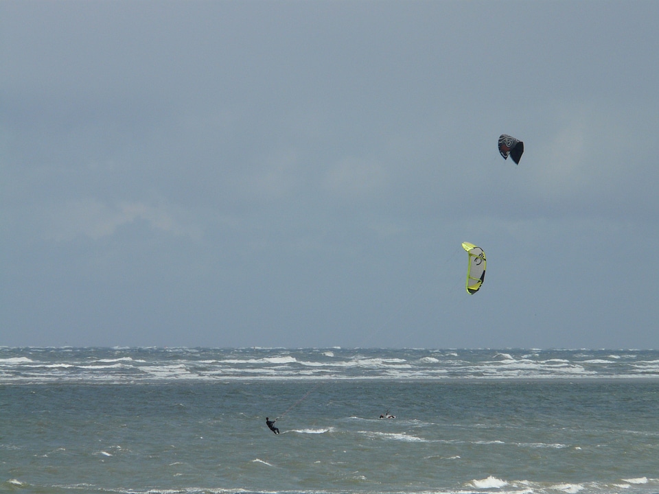 Kiteboarding steering kite sailing trend sports