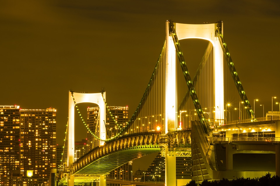 2 Night view of Rainbow Bridge