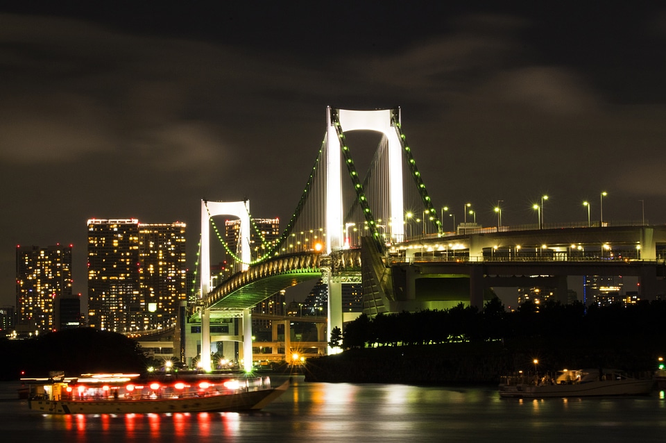 6 Night view of Rainbow Bridge