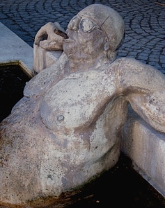 Sculpture lined constance