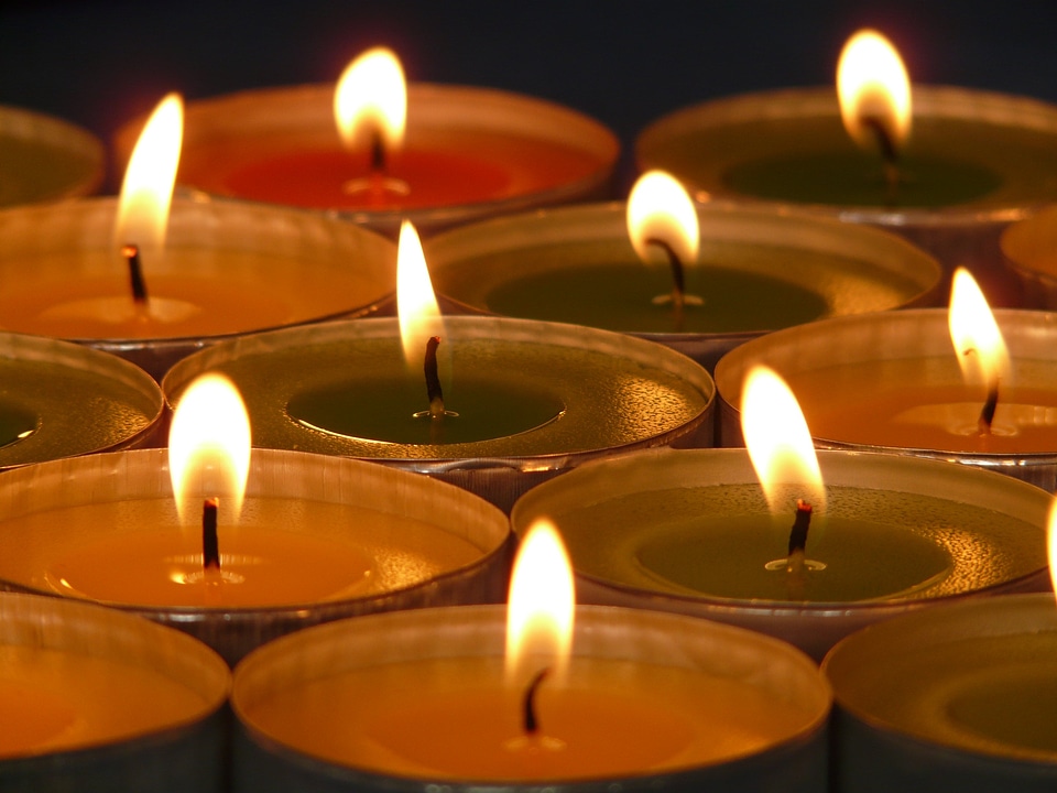 Tea lights light heat