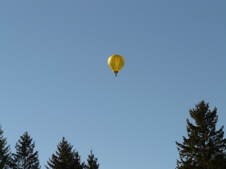 Flying air sports airship
