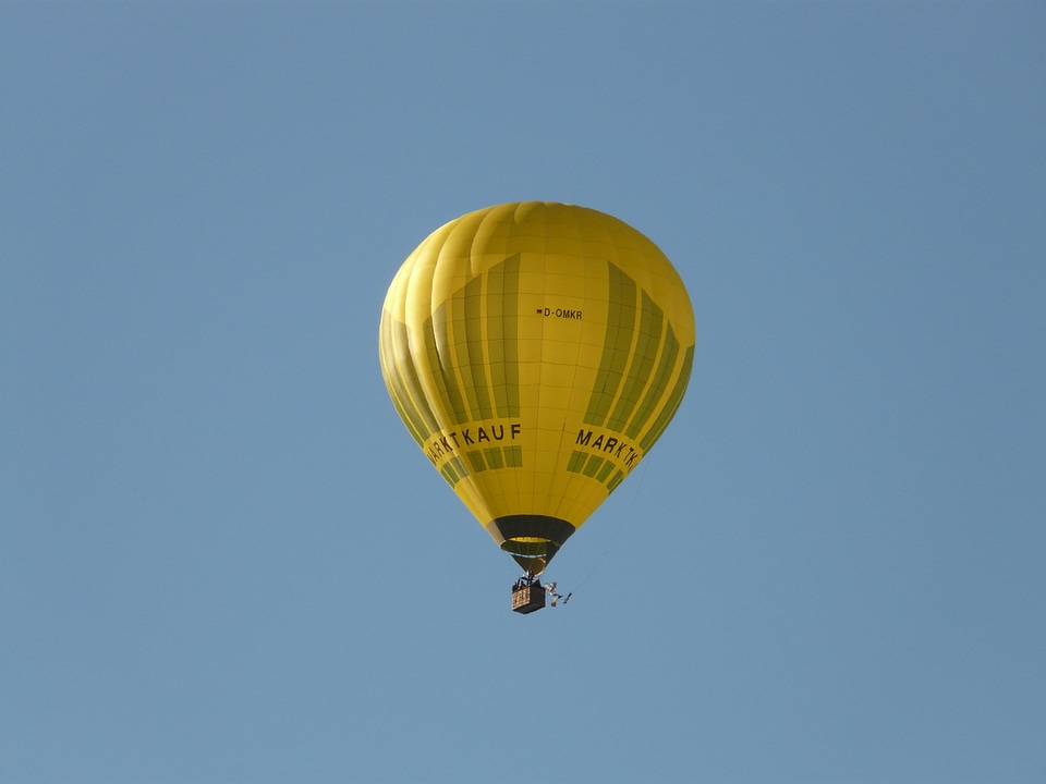 Flying air sports airship