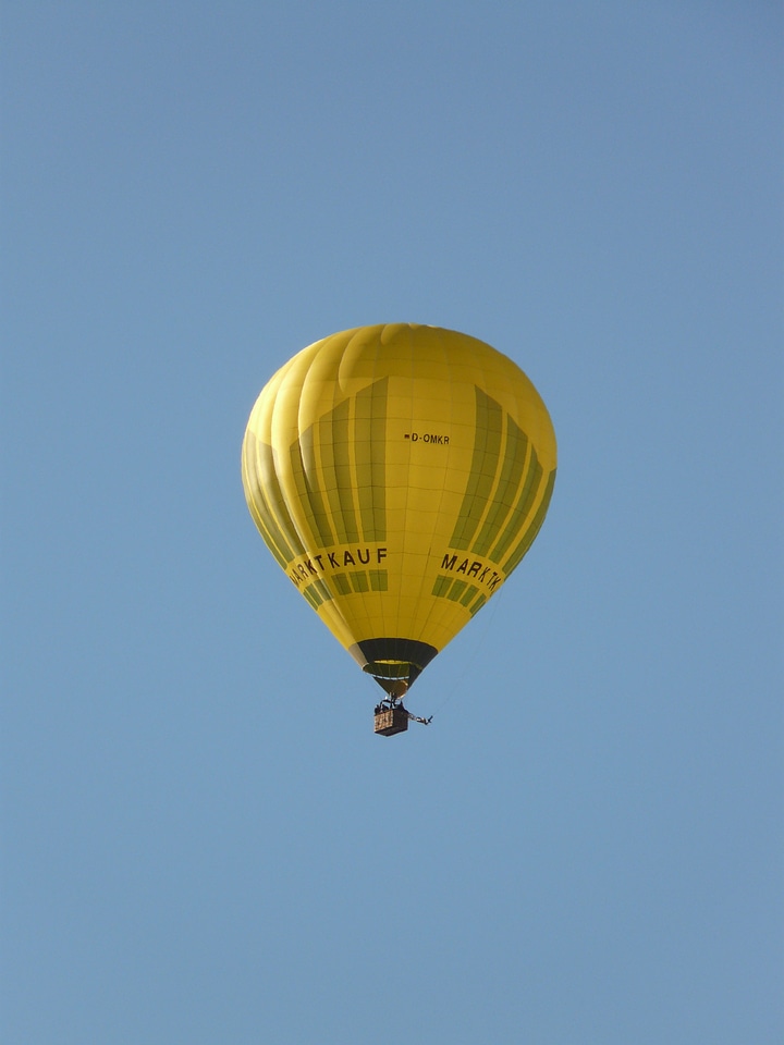 Flying air sports airship