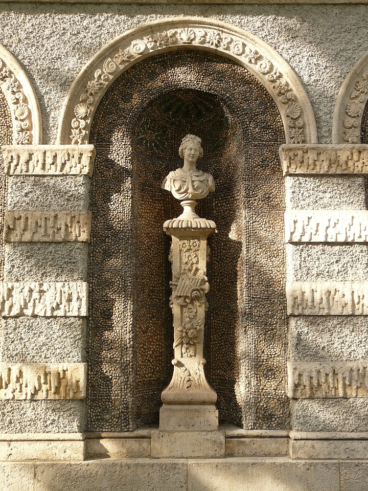 Woman stone stone figure
