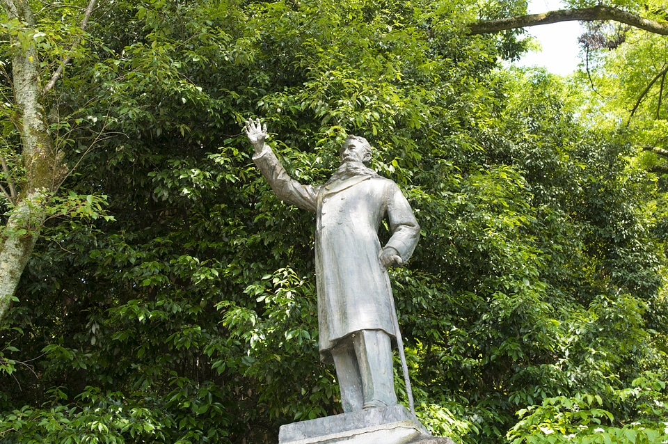 3 Statue of Taisuke Itagaki