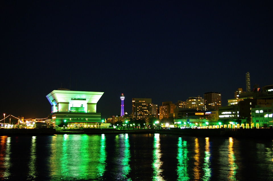 2 Night view of Yokohama