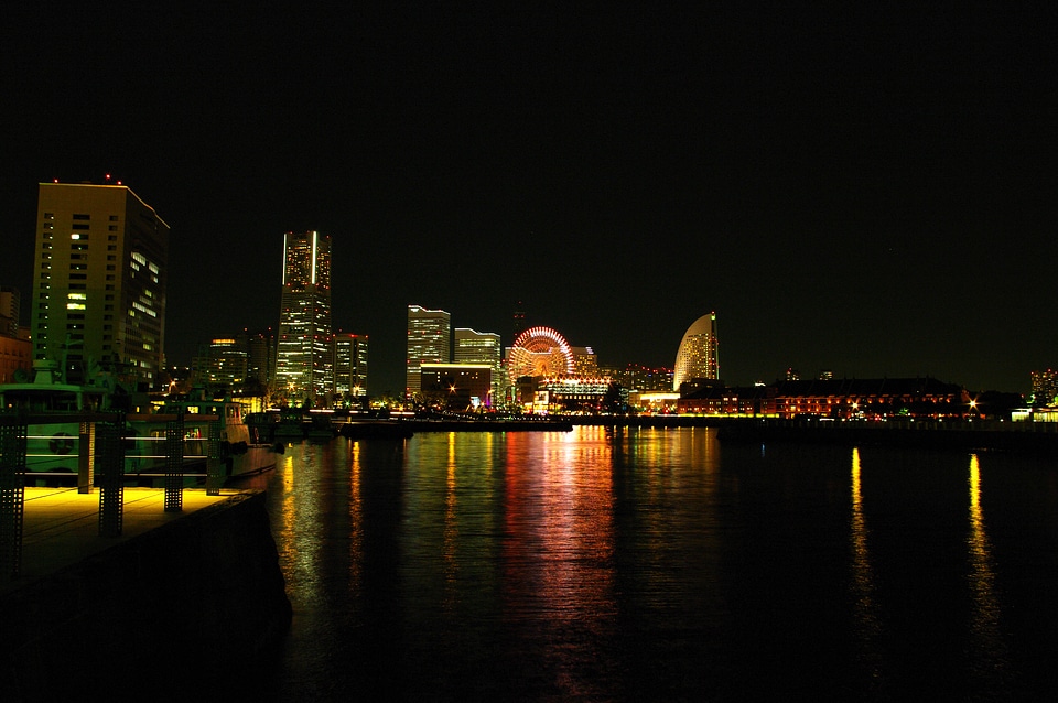 4 Night view of Yokohama