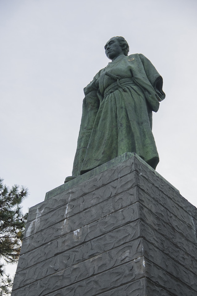 5 Statue of Sakamoto Ryoma