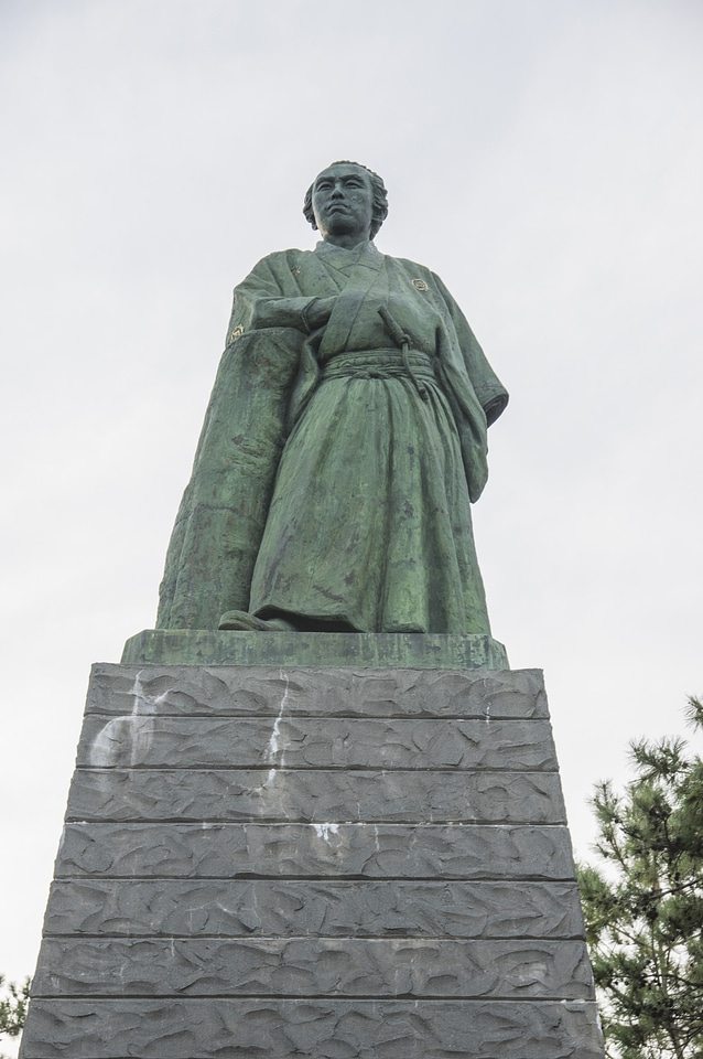 4 Statue of Sakamoto Ryoma