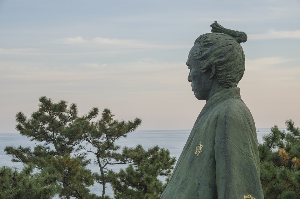 10 Statue of Sakamoto Ryoma