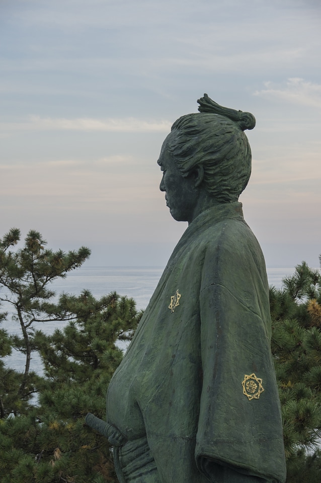 7 Statue of Sakamoto Ryoma
