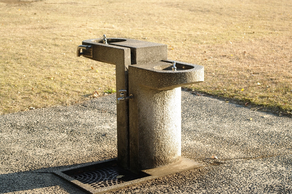 2 Drinking fountain