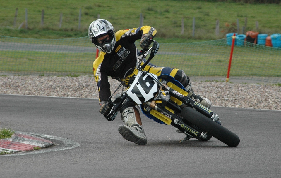 Supermoto 2012 banked turn