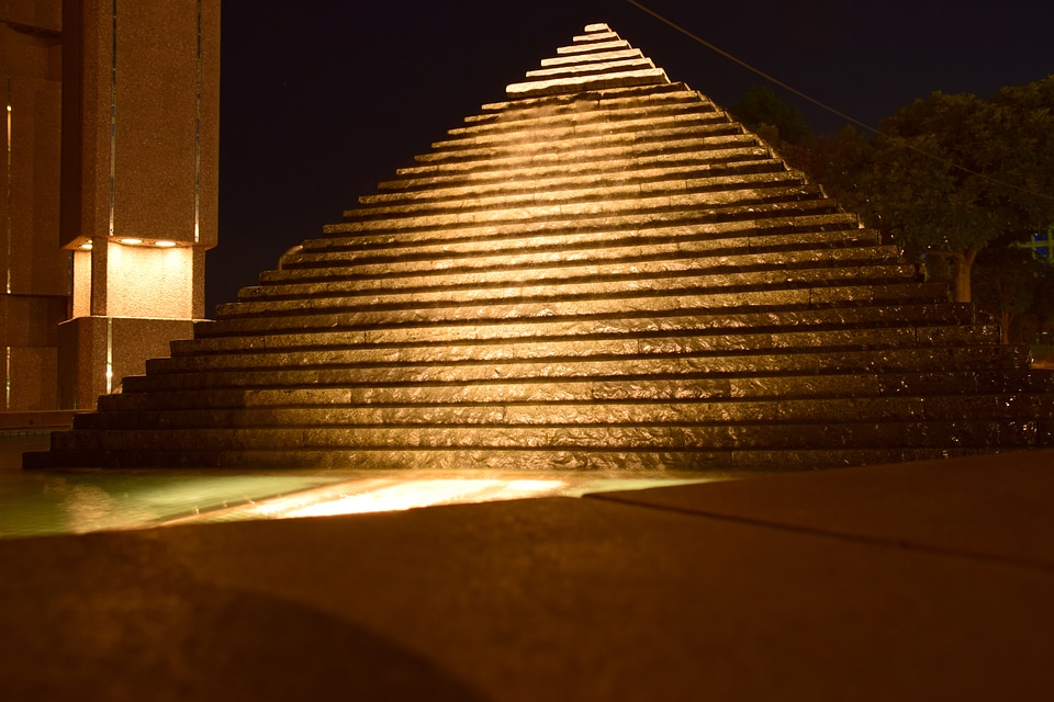 6 A jet of watera fountain