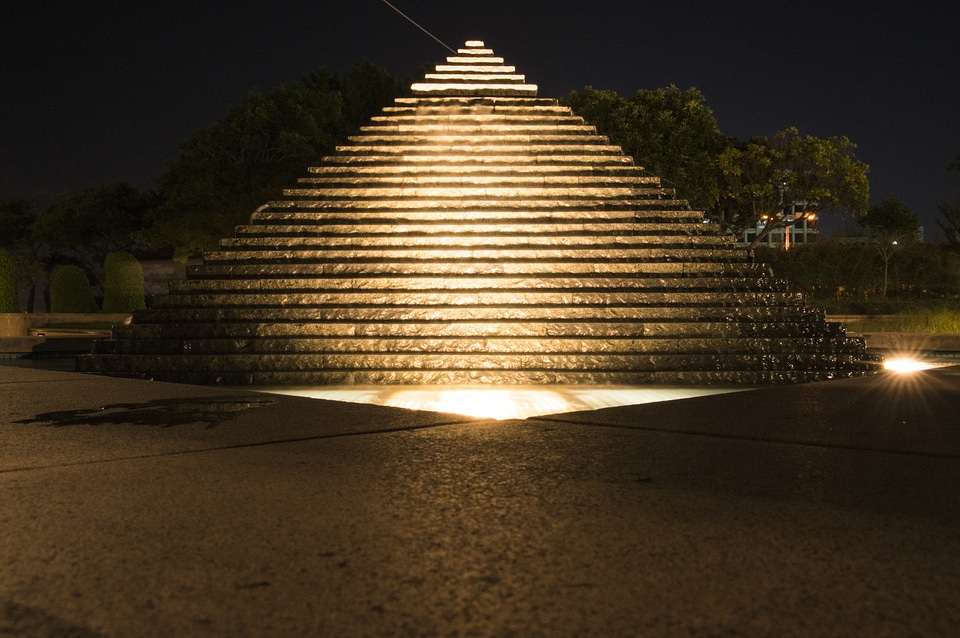 7 A jet of watera fountain