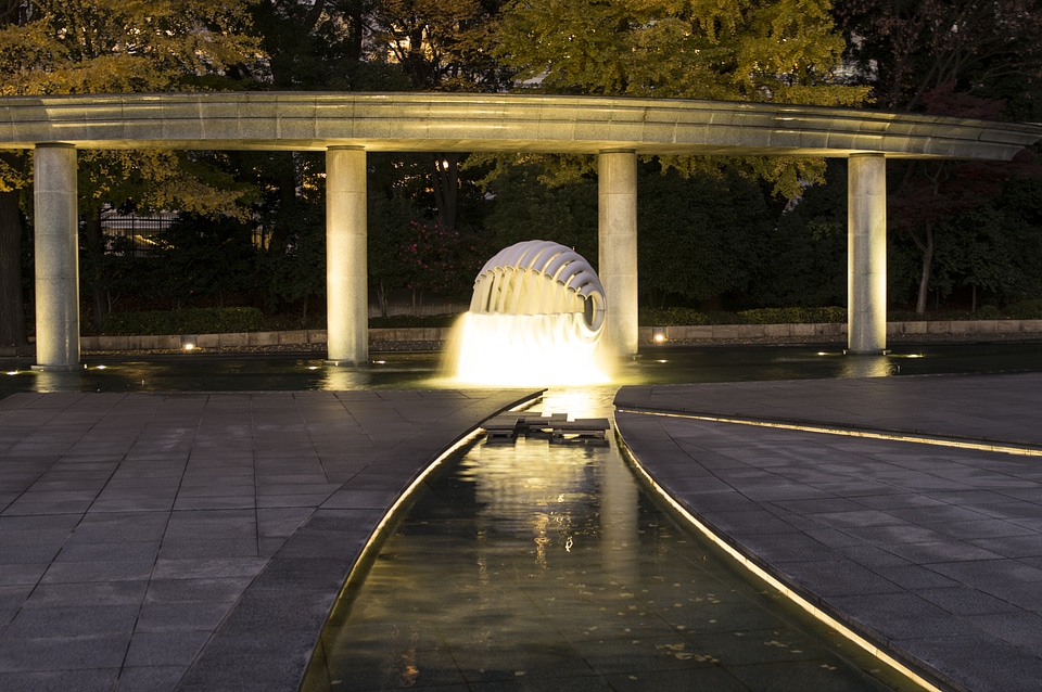 2  jet of watera fountain.