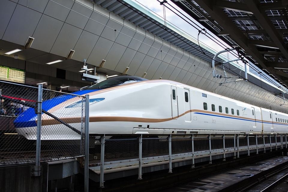 3 Hokuriku bullet train