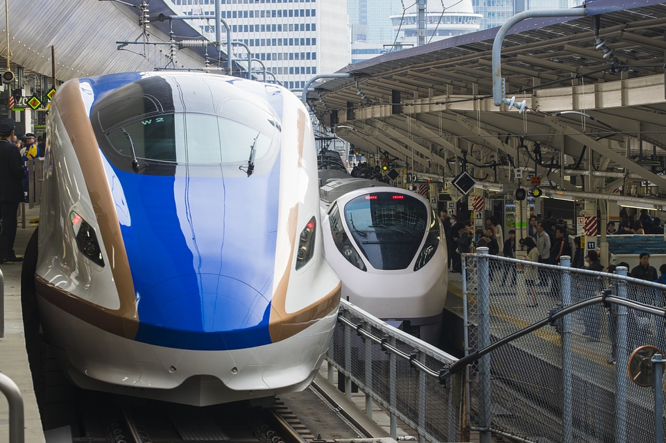 4 Hokuriku bullet train