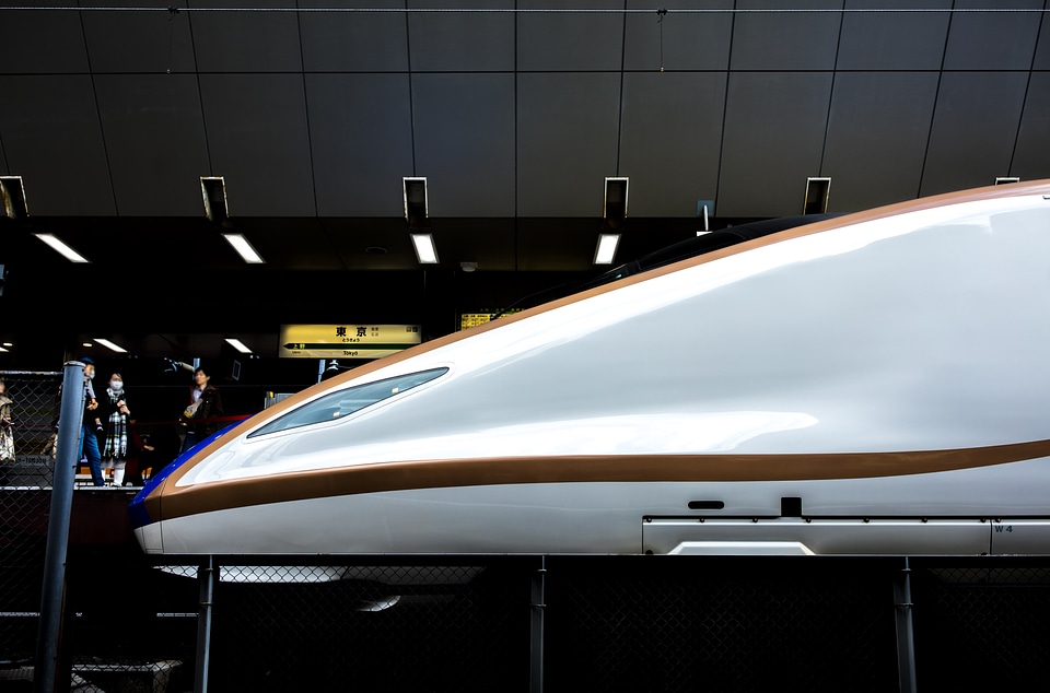 7 Hokuriku bullet train