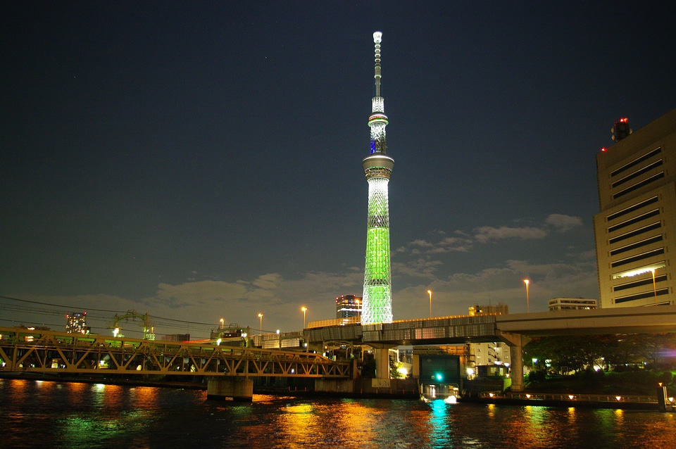 2 Night view of Sky Tree