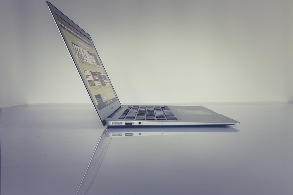 Mobile Apple Mac Book Air