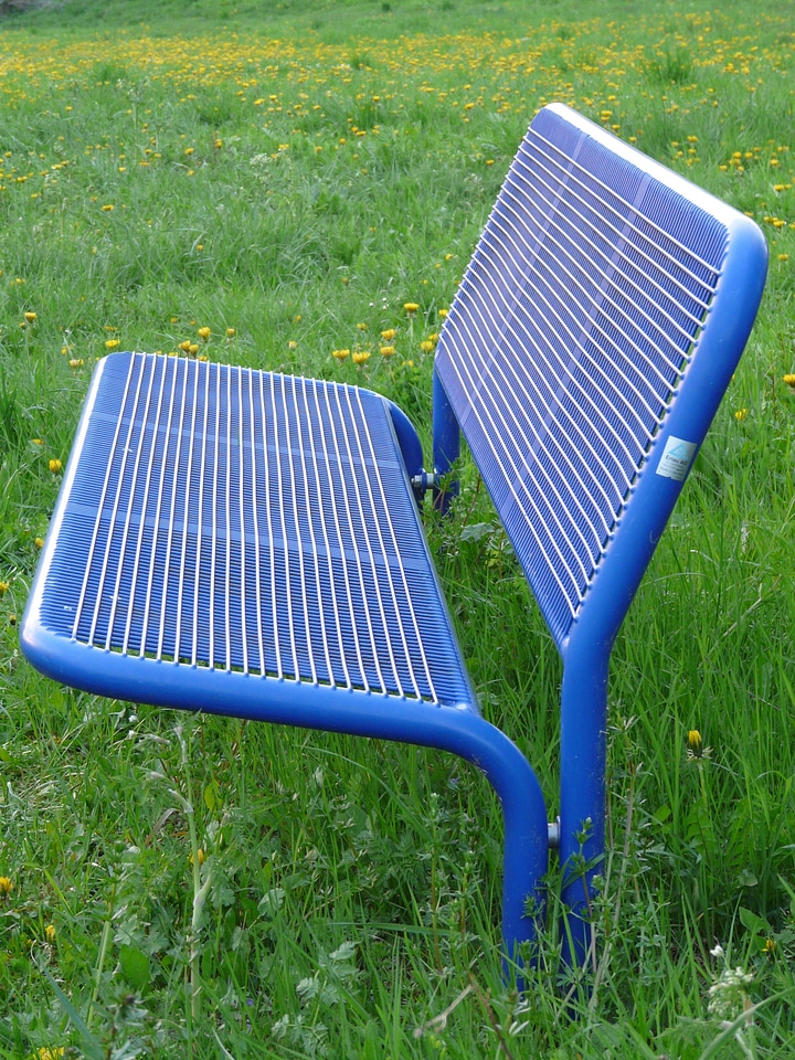Rest grass blue