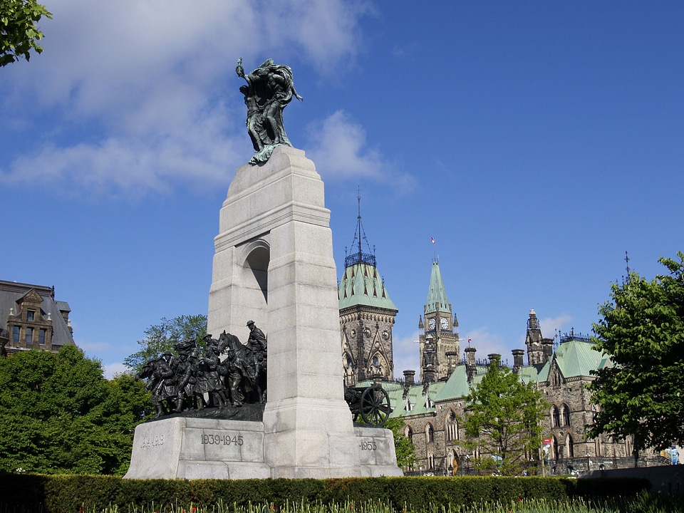 Statue world war monument memorial