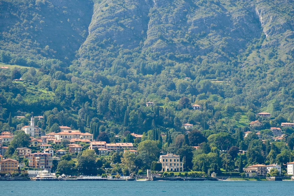 Several Villas at the Coast of Como Lake