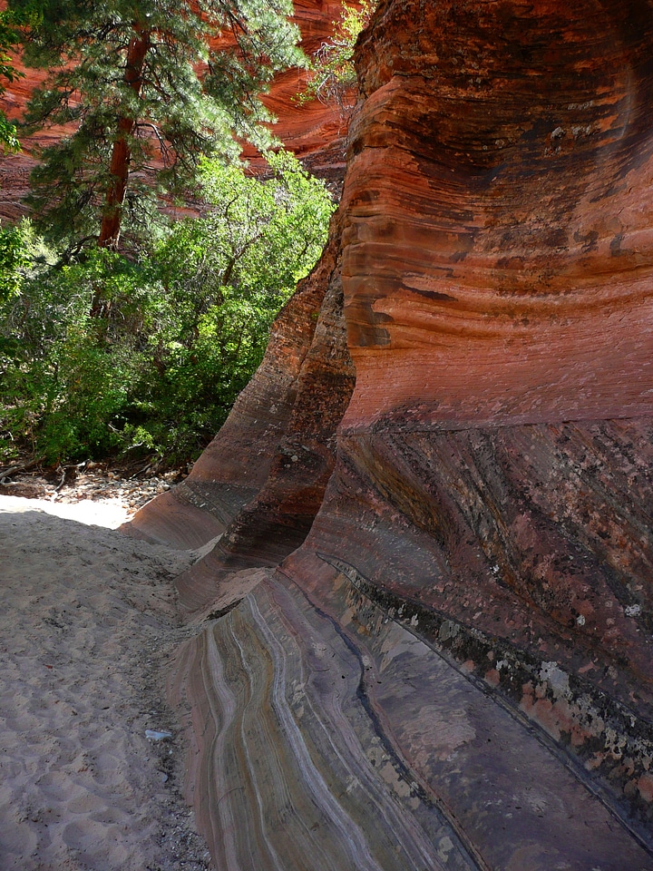 Red rocks creek bed