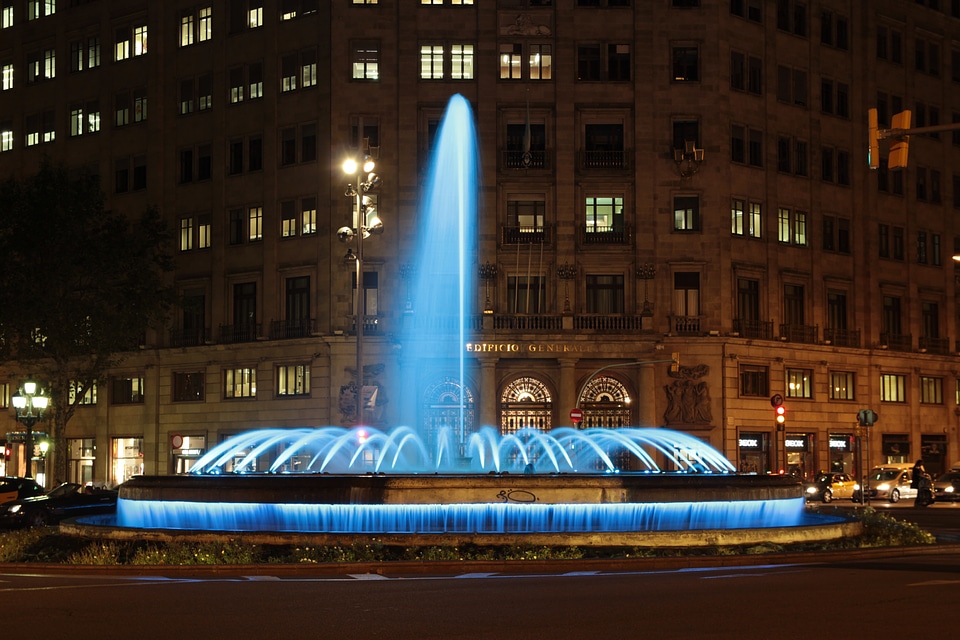 Passeig de gracia barcelona fountain