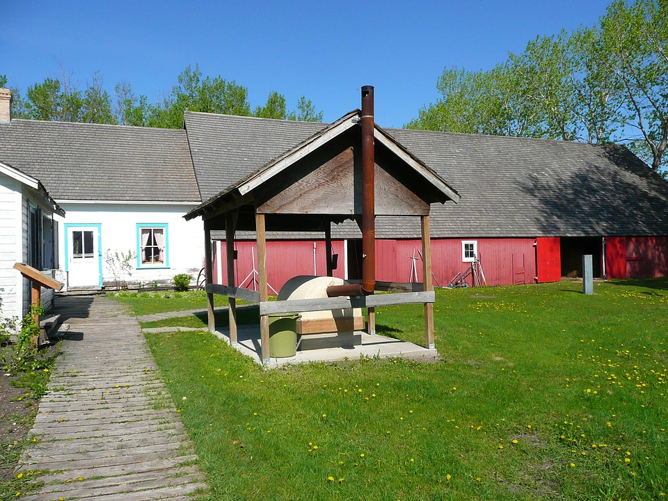Red barn scenery building