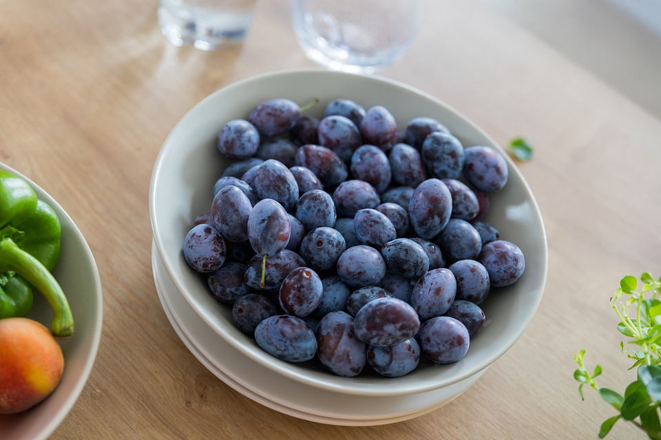 Plums in the bowl at kitchen