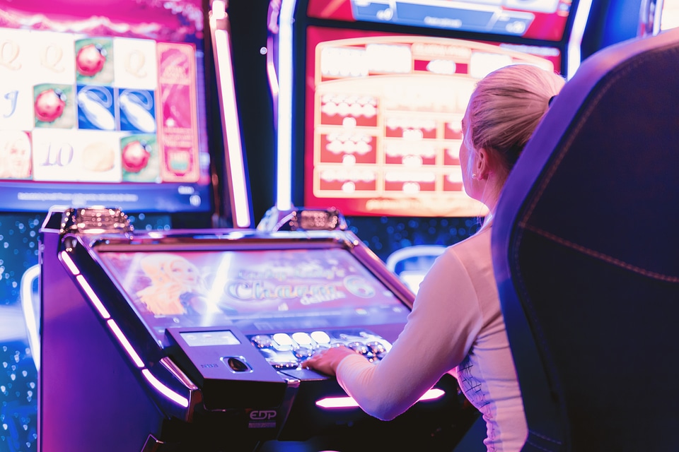 2 Happy woman playing at the casino