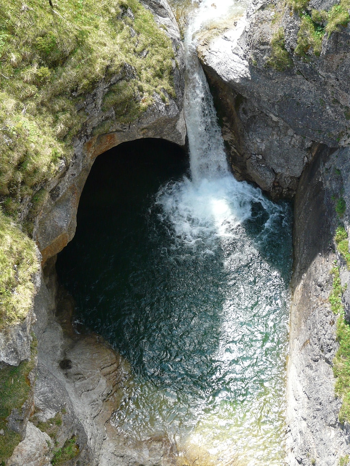Wet splash lake
