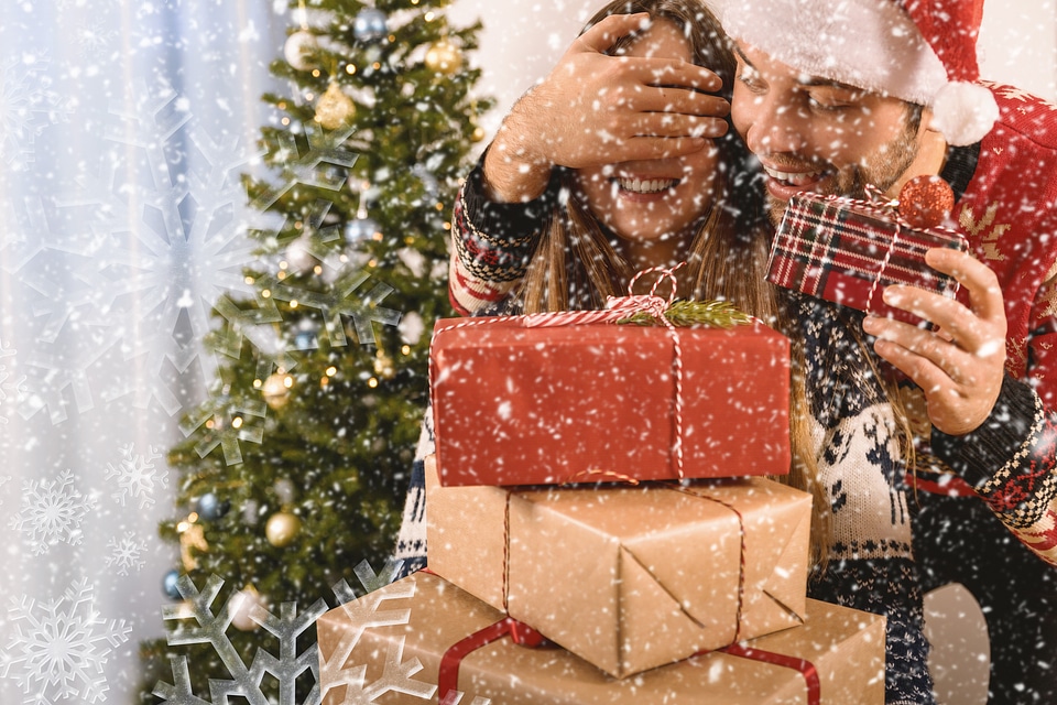 Young couple have Christmas surprise for holiday