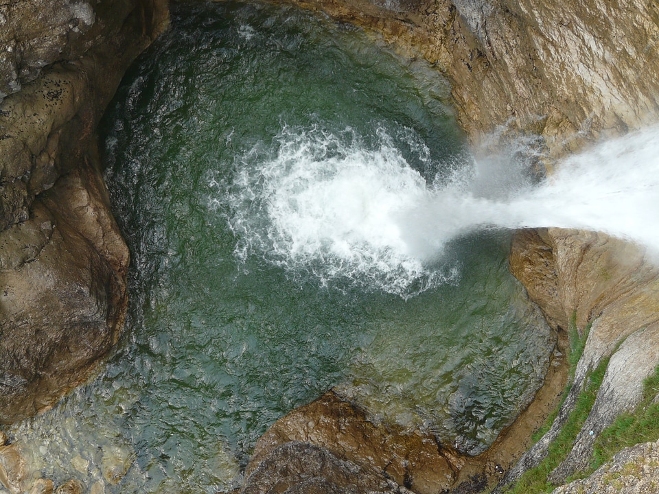 Wet splash lake