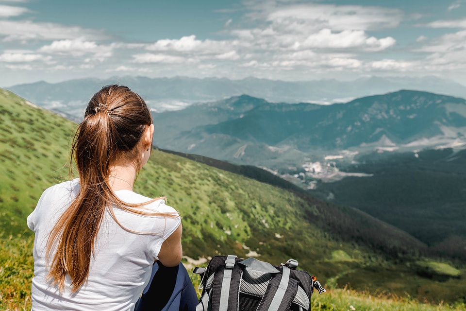 1 Tourist traveler on background valley landscape view