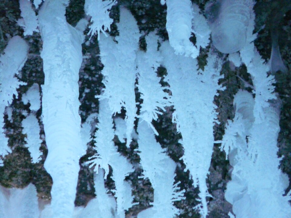 Cold stalactites ice tropfsteine