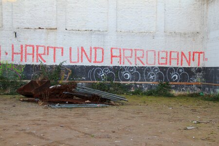 Arrogant wall without the words