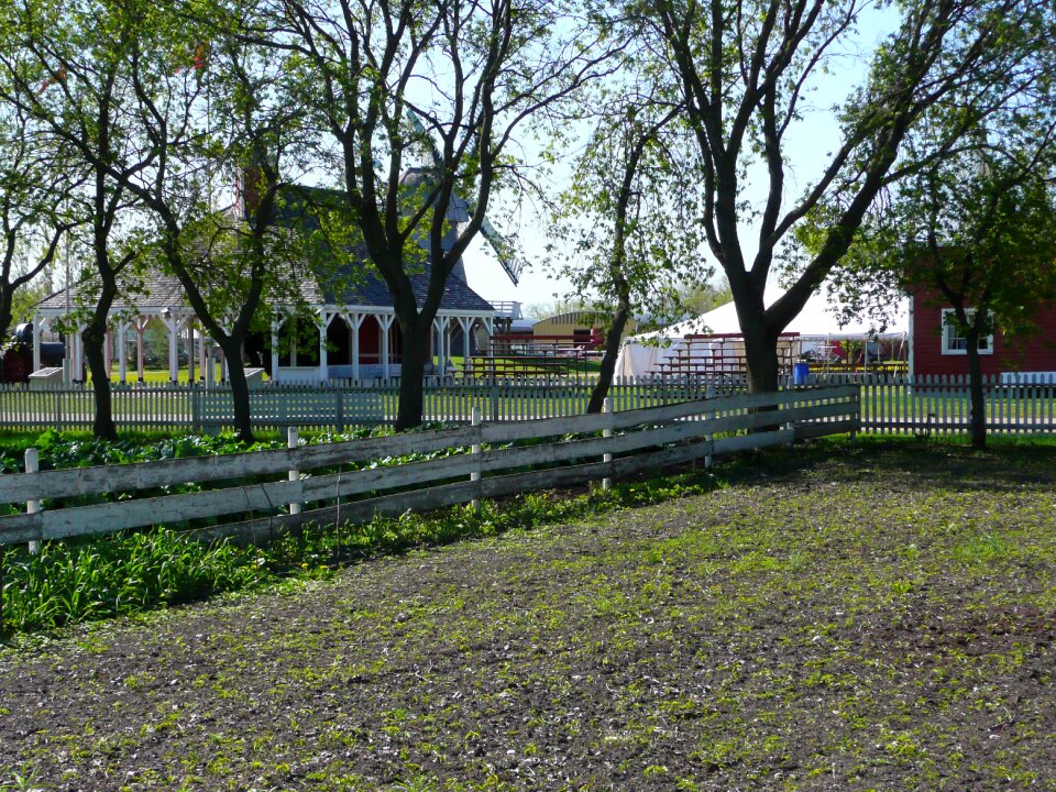 Canada house farming