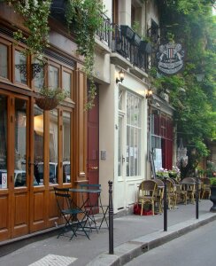 Rue chanoinesse paris france