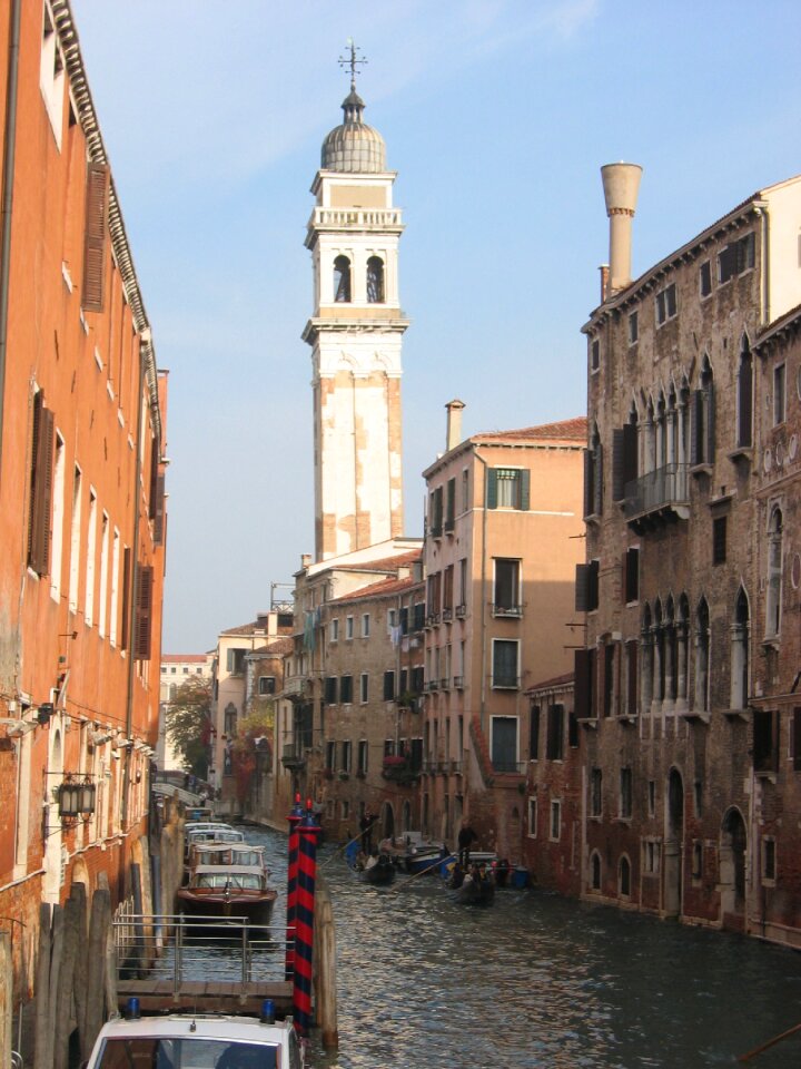 Water gondolas tower