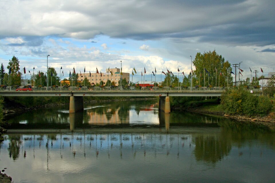 City vehicular bridge building
