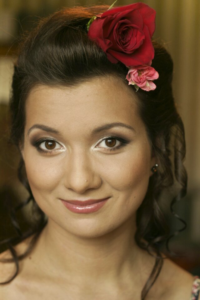 Bride hairstyle makeup