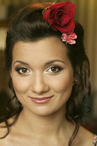 Bride hairstyle makeup